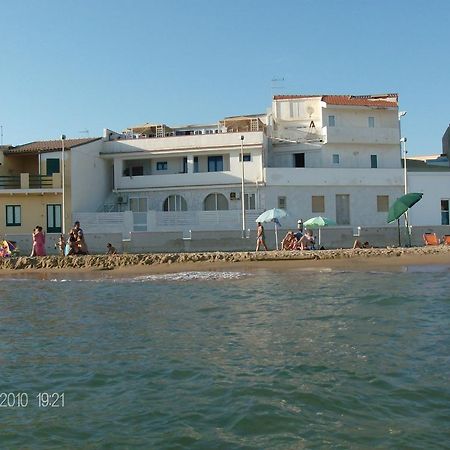 Plaza Beach Hostel Santa Croce Camerina Dış mekan fotoğraf