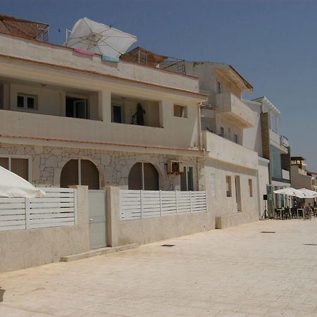 Plaza Beach Hostel Santa Croce Camerina Dış mekan fotoğraf