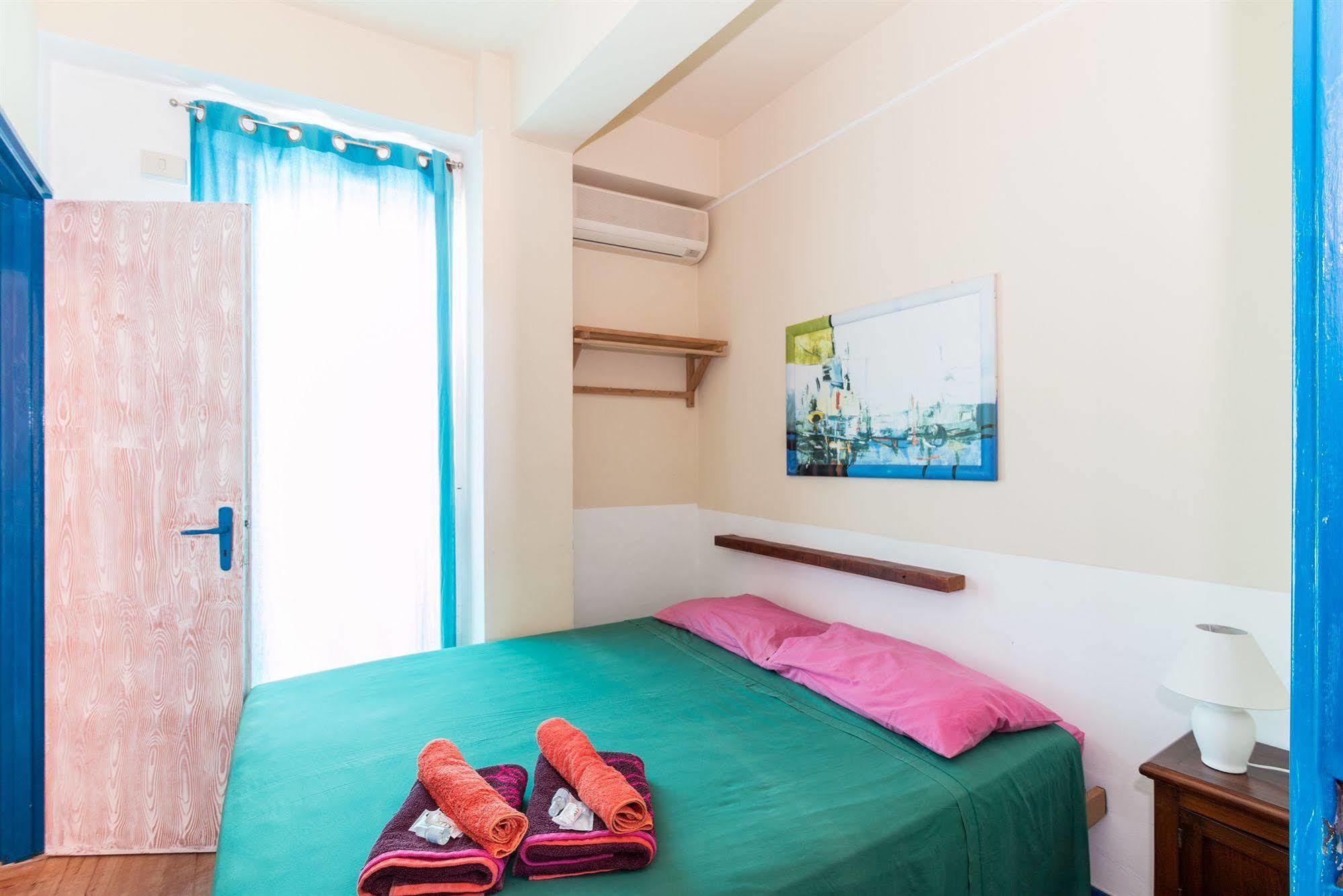 Plaza Beach Hostel Santa Croce Camerina Dış mekan fotoğraf