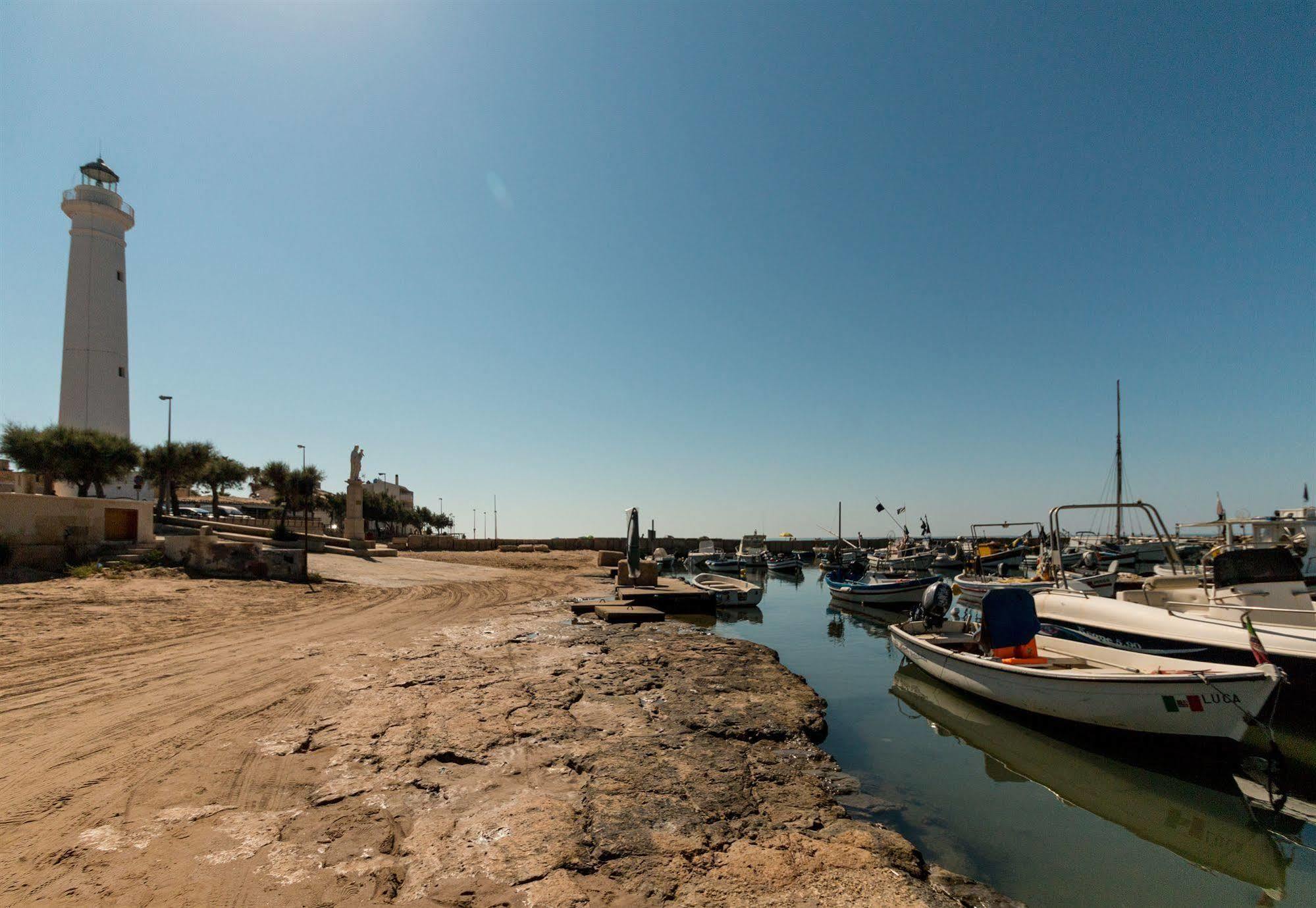 Plaza Beach Hostel Santa Croce Camerina Dış mekan fotoğraf
