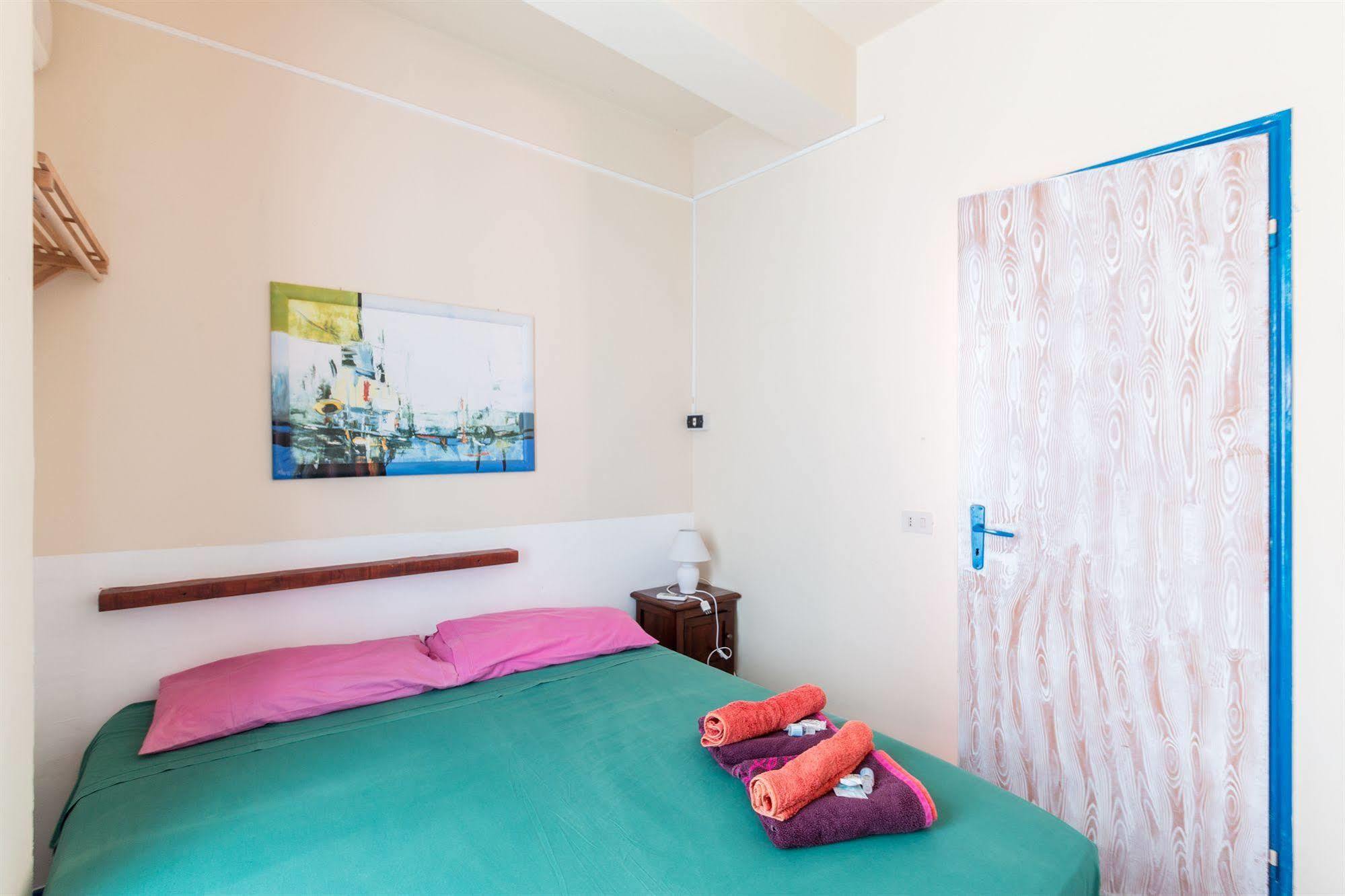 Plaza Beach Hostel Santa Croce Camerina Dış mekan fotoğraf
