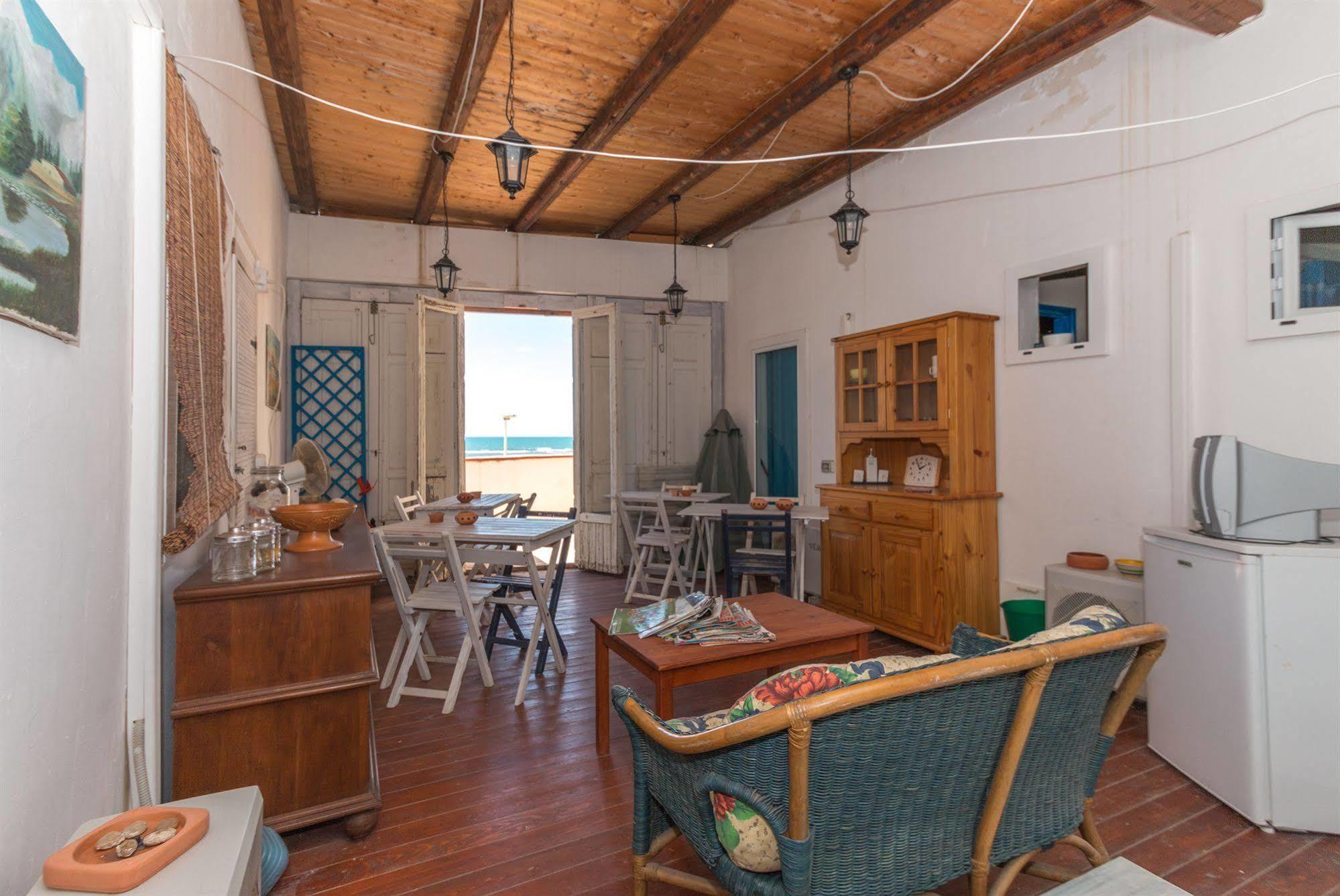 Plaza Beach Hostel Santa Croce Camerina Dış mekan fotoğraf