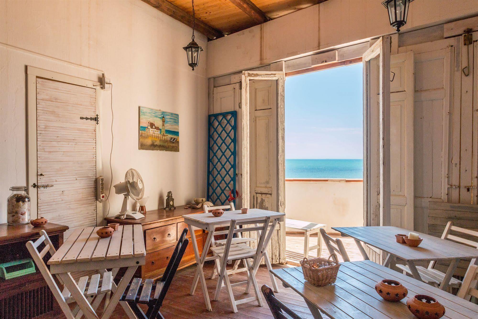 Plaza Beach Hostel Santa Croce Camerina Dış mekan fotoğraf